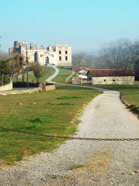 Bidache Schloss im Baskenland — Stockfoto