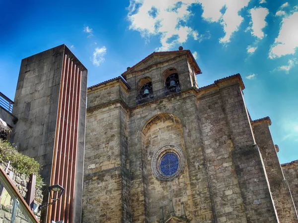 Iglesia Parroquial de San Juan Bautista en Pasai Donibane País Vasco —  Fotos de Stock