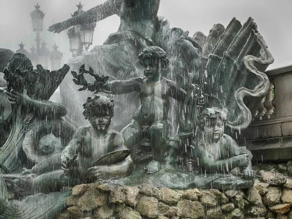 Engel im Girondinenbrunnen bordeaux — Stockfoto