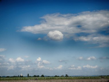 Bağ, Şapel ile manzara ve Medoc Fransa'da gökyüzü