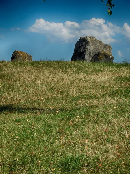 Kamieni, trawy i chmury — Zdjęcie stockowe