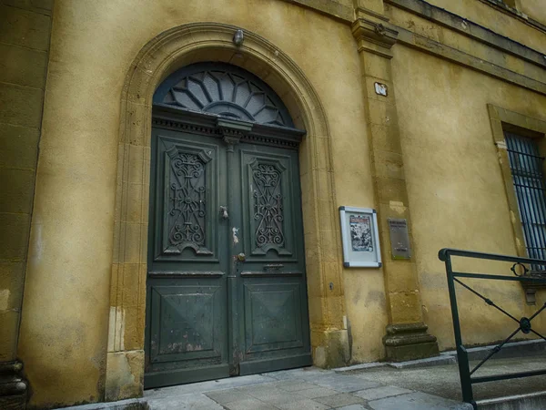 Die Tür des Stadtmuseums in Saint Gaudens France — Stockfoto