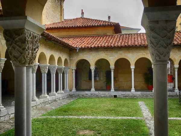 Claustro em Saint Gaudens França — Fotografia de Stock