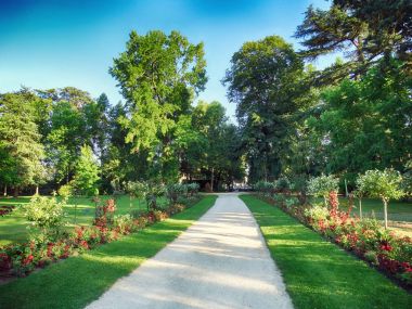 Massey Park'daki Tarbes Fransa yol yürümek