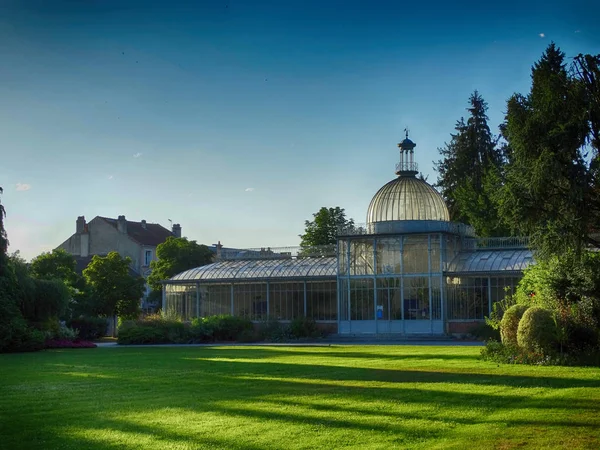 Gewächshaus im öffentlichen Garten in Tarbes — Stockfoto