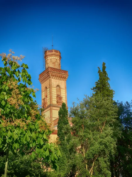 Πύργος στο πάρκο Massey στη Γαλλία Tarbes — Φωτογραφία Αρχείου