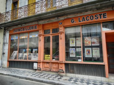 Eski stil Fransızca deposunda Montrejeau