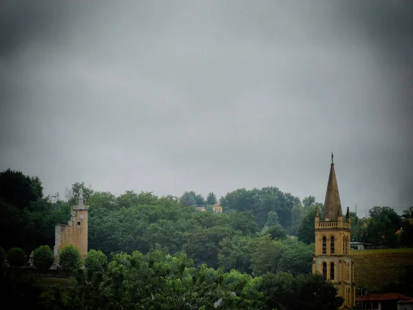 Villeneuve de Riviere村 — 图库照片