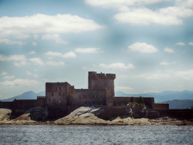 Ciboure Fransa eski yuvarlak kule siluet