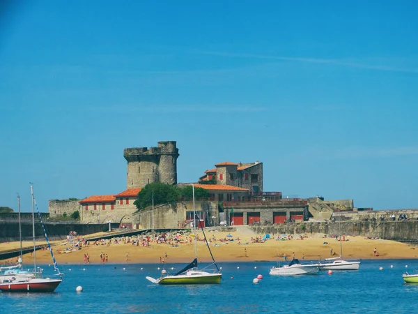 Ciboure Sokoa Bay, küçük plaj ve eski liman Fransa — Stok fotoğraf