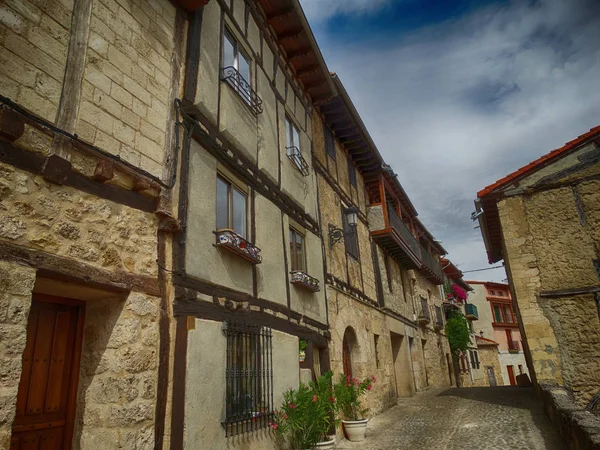 Burgos Ortaçağ Frias şehir caddede — Stok fotoğraf