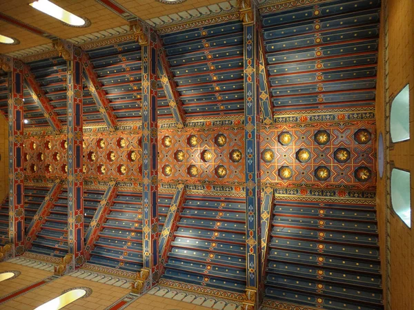 Byzantinisches Dach der kaiserlichen Kapelle versteckt touristisches Wahrzeichen in Biarritz — Stockfoto