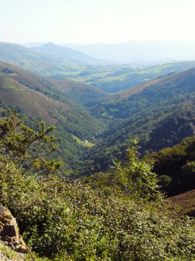 Pirene Dağları sonbahar'Izpegi geçidinde
