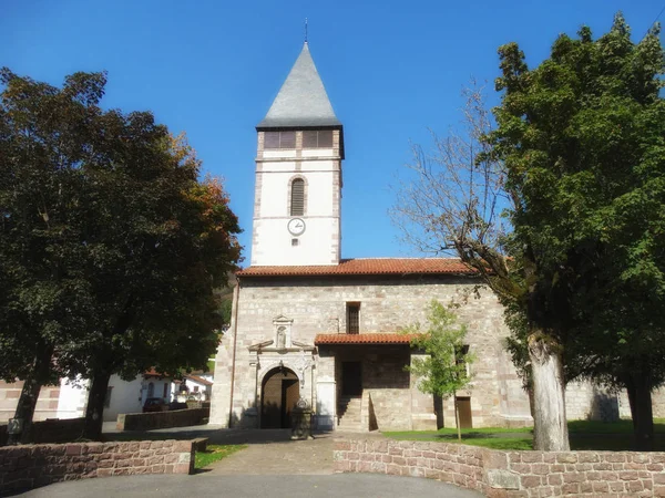 Iglesia de San Etienne en Francia Pirineos —  Fotos de Stock