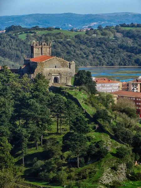 San Vicente de la Barquera Village in Cantabria Spain — Stockfoto