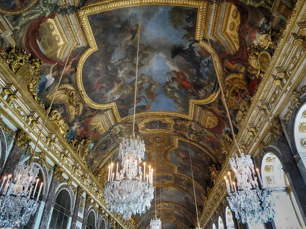 Yansıtılmış balo salonu Versay Sarayı Paris'te Fransa Mart 2018