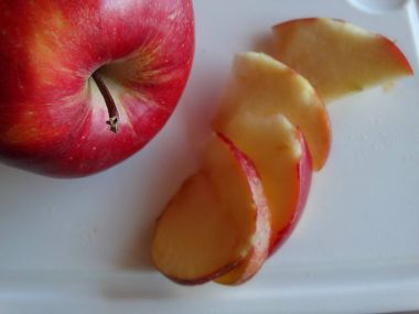 Kırmızı elma önerilen sağlıklı gıda                                  