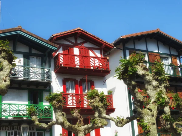 Hondarribia Köyü Bask renkli evleri