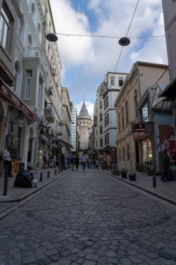 İstanbul caddesindeki Galata Kulesi