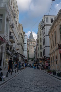 İstanbul caddesindeki Galata Kulesi