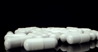 Sağlıklı beslenme takviyesi hapları. Karargâh 4k. Süper makro görüş çekimi.