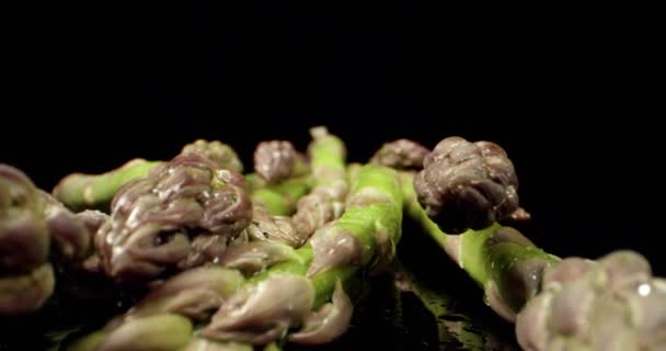Fresh Asparagus green long vegetable super macro close up — Stock Video