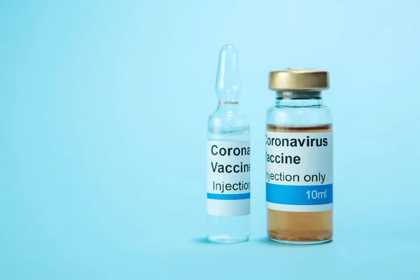 Coronavirus aşısı / Corona virüs aşısı konsepti şırıngayla. Aşı Coronavirus 'a karşı savaş kavramı.
