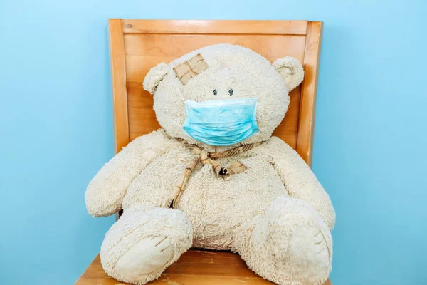 Teddy Bear Hippo Medical Mask Blue Background Concept 2019 Coronavirus — Stock Photo, Image