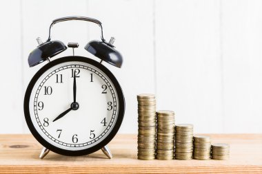 Siyah alarmlı bozuk para yığını, Tasarlama Zamanı