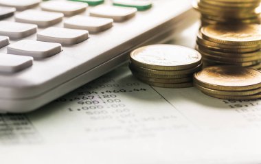 Kitap bankasında hesap makinesi olan altın paralar