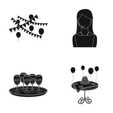 Bayraklar ve kutlama bir mikrofon, şampanya, tabaklar, pasta ve topları ile bir masa örtüsü ile kaplı bir tablo ile gözlüklü bir tepsi ile önde gelen topları, garland. Etkinlik Hizmetleri koleksiyonu ayarla