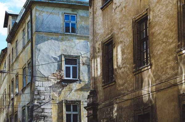 Vintage duvarlar ve windows sokakta