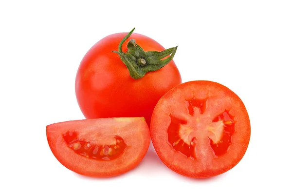 在白色背景上隔离的整个西红柿和切片 — 图库照片