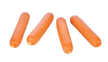 Beyaz arkaplanda izole edilmiş sosisler.