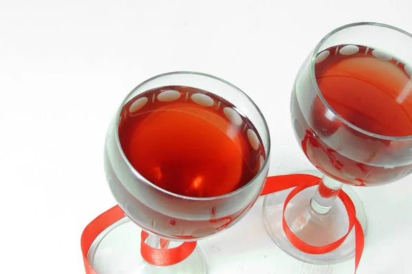 Rode wijn in het glas. voor twee — Stockfoto