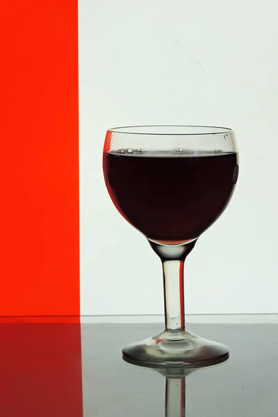 Glass of water on white redbackground — Stock Photo, Image