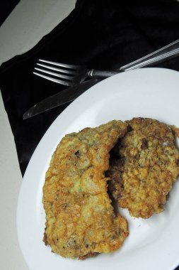 Plaka ızgara biftek