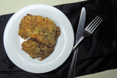 Plaka ızgara biftek