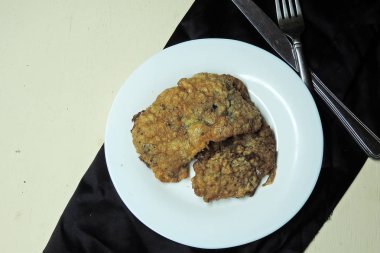 Plaka ızgara biftek