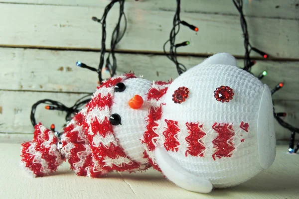 Hóember és a karácsonyi girland — Stock Fotó