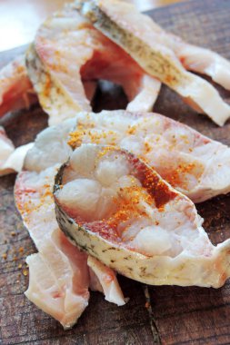 Swordfish biftek baharatlar ile