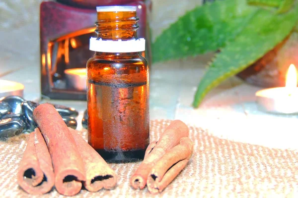 Essential oil and cinnamon — Stock Photo, Image