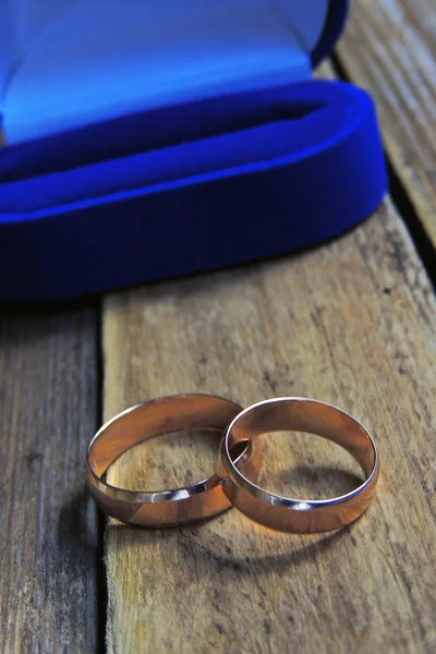 Pareja anillos de boda — Foto de Stock