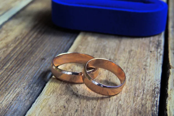 Pareja anillos de boda — Foto de Stock