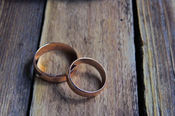 Pár esküvői Jegygyűrűk — Stock Fotó
