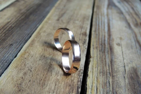 Pareja anillos de boda — Foto de Stock