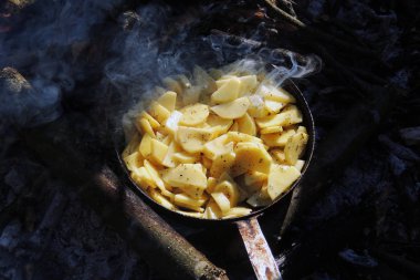 ateşe kavrulmuş patates