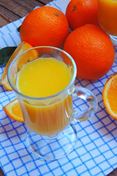 Апельсиновий і апельсиновий сік — стокове фото