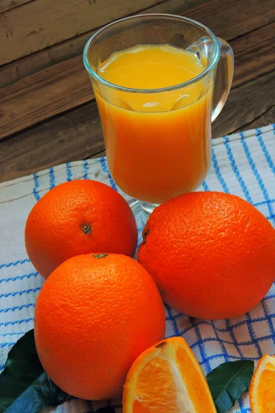 Zumo de naranja y naranja — Foto de Stock