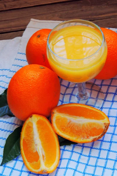 Zumo de naranja y naranja — Foto de Stock